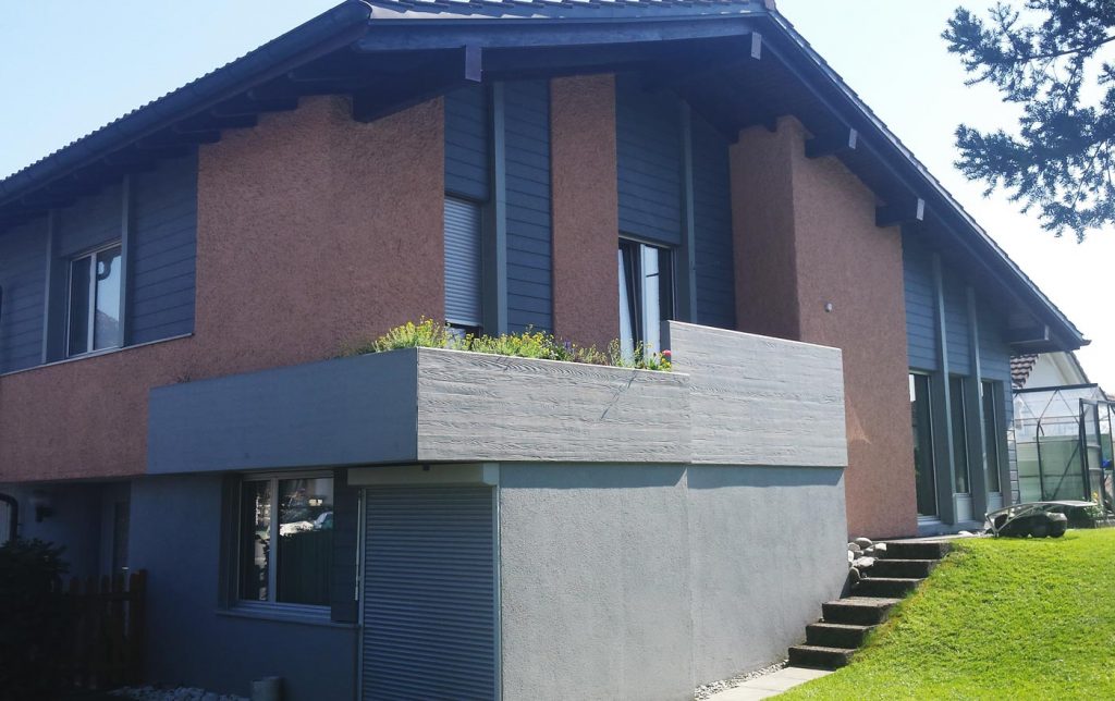 Fassaden Akzentuierungen mit Eco Face Splin WPC Fassade in Anthrazit
